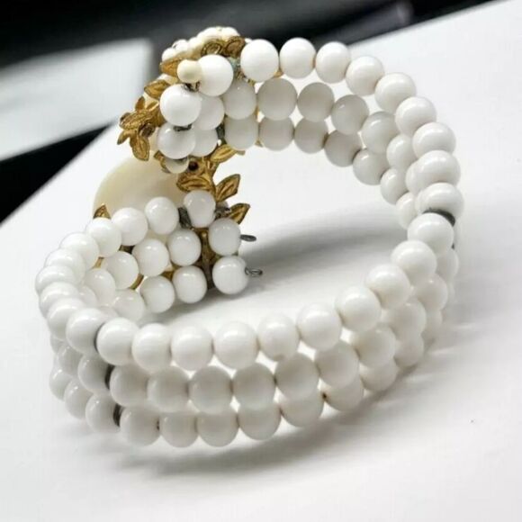 Vtg MIRIAM HASKELL Milk Glass Mother of Pearl Floral Wrap Bracelet Unsigned - Picture 4 of 4